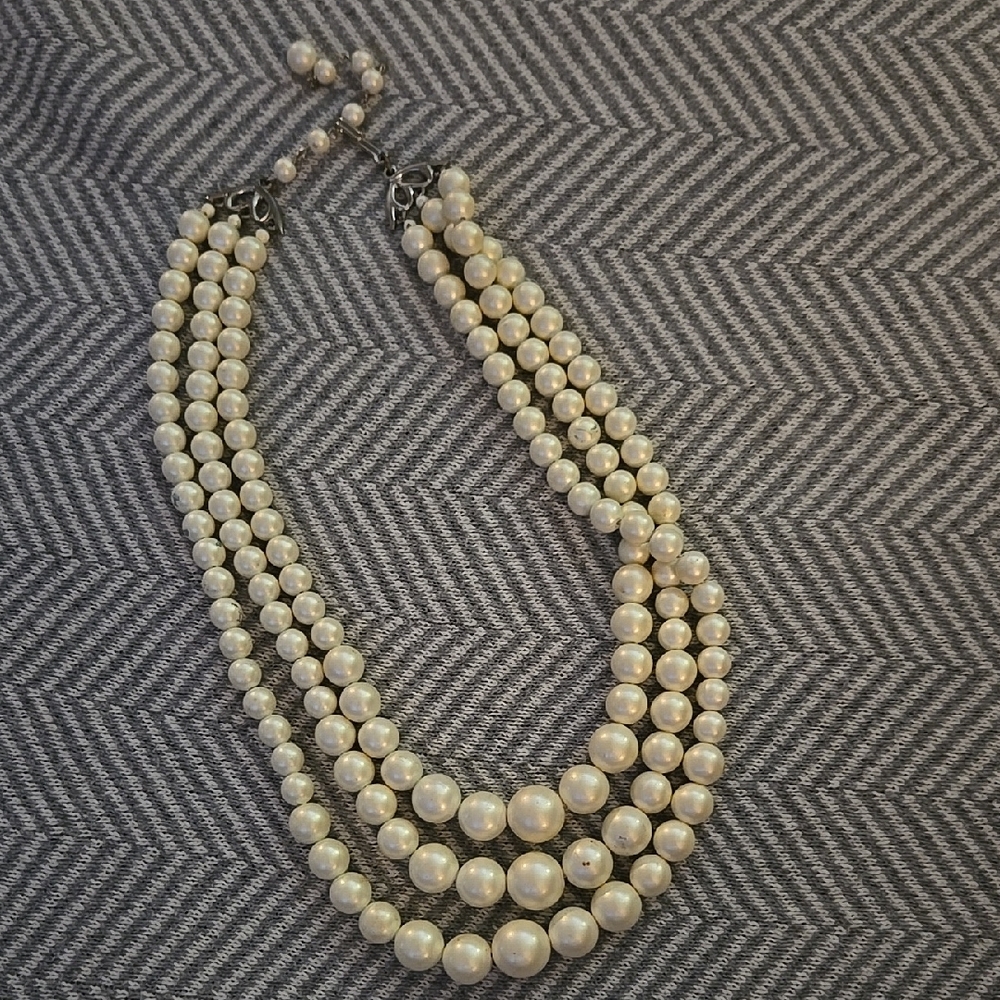 Elegant Cream Pearl Necklace